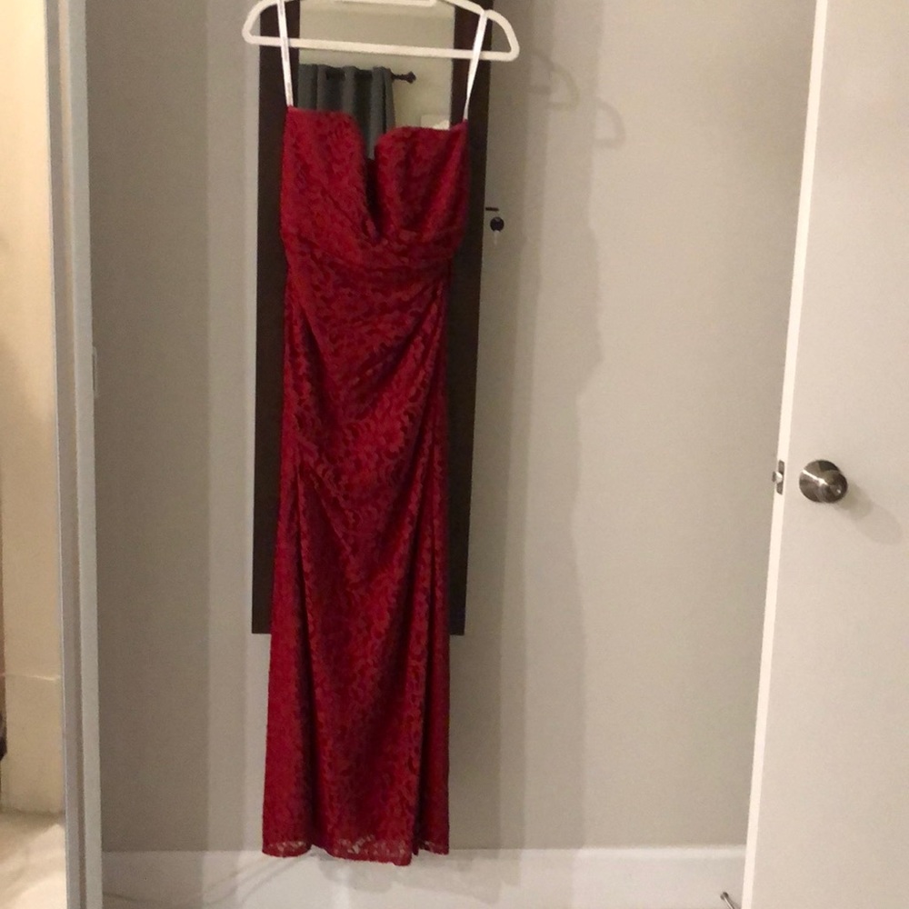 Beautiful lace burgundy gown from David’s bridal size 8. I’m 5’2” tall.